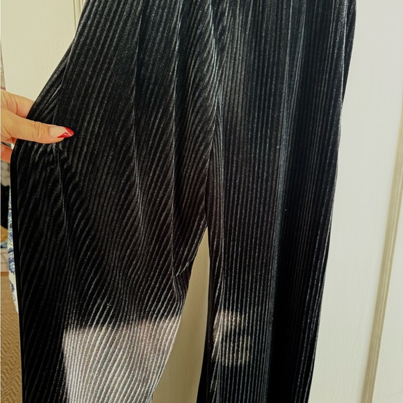 Black Wide-Leg Pants - Picture 3 of 3